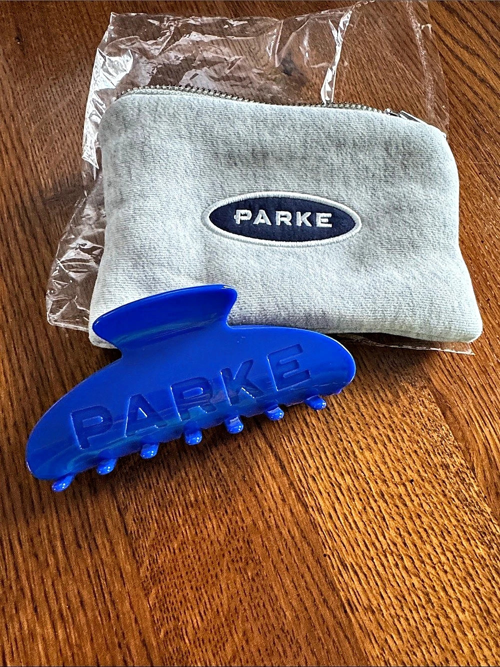 PARKE Claw Clip Royal Blue with gray bag.